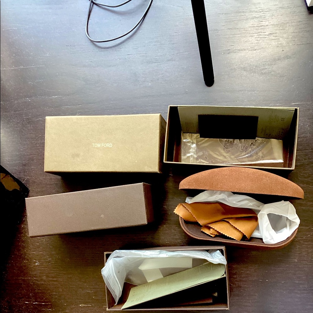 Sale 2 sunglasses boxes emptied TomFord